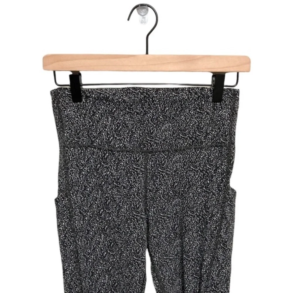 Athleta Ultimate Stash Pocket Textured 7/8 Tight - Picture 5 of 9